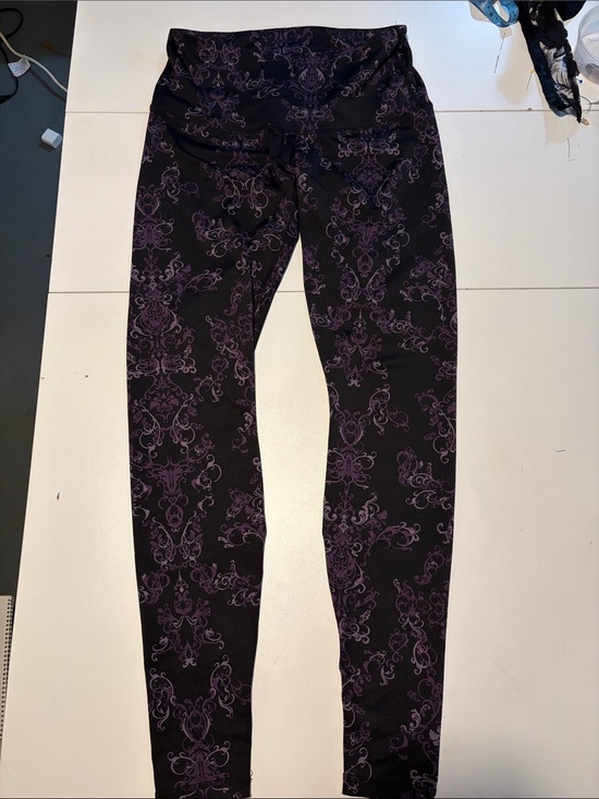 Denim - Women's Black Leggings with Purple Damask Print
